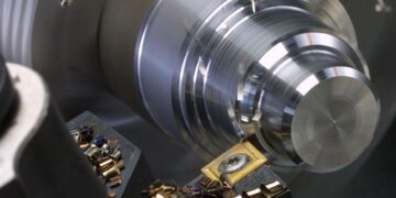 Токарная обработка нержавейки: технологии, инструменты и практические приемы